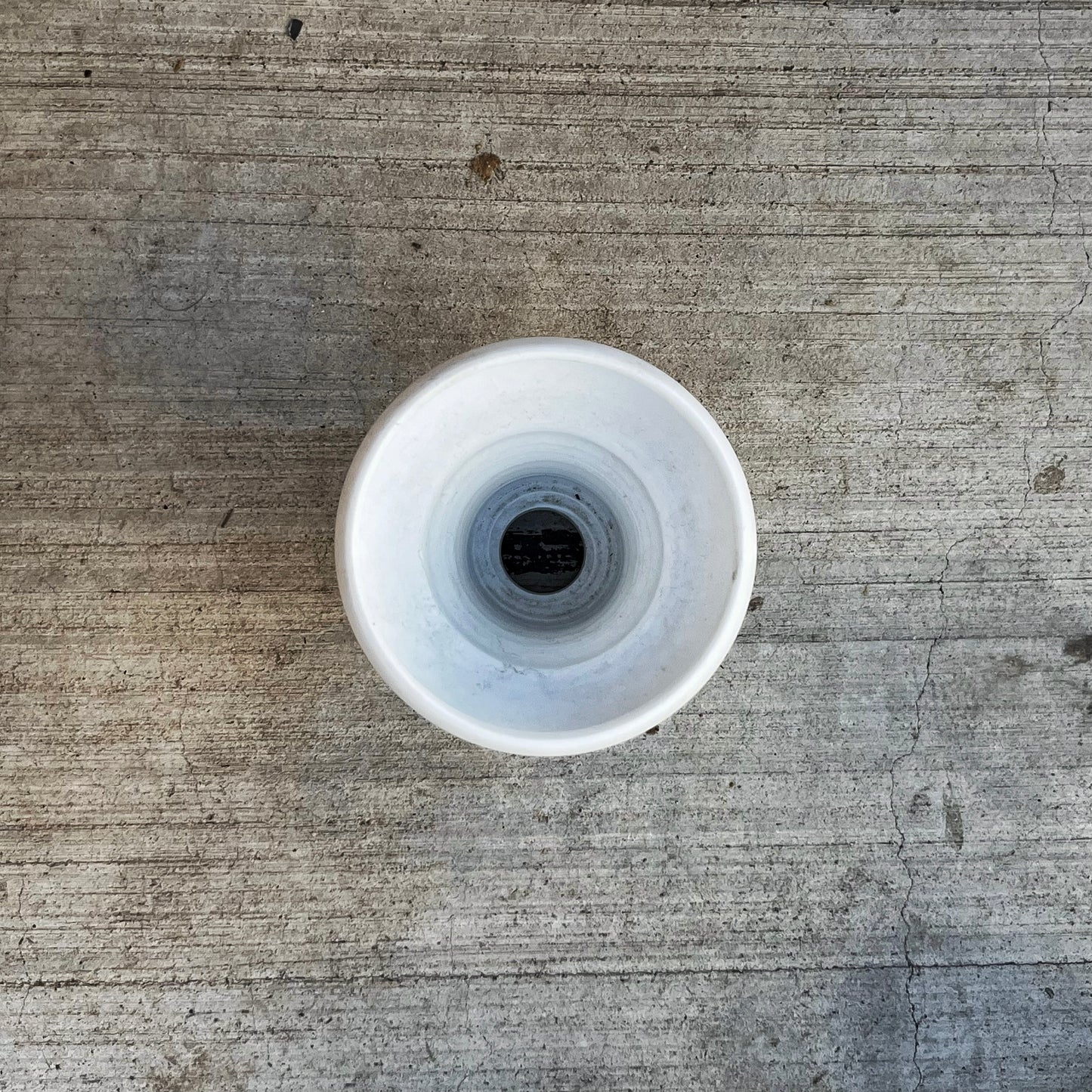 4"W x 3.5"H White Classic