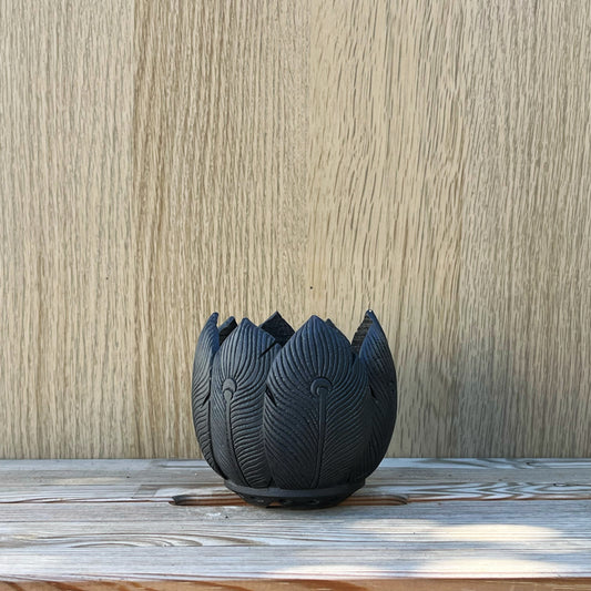 3.75"W x 3.75"H Leafy Noir