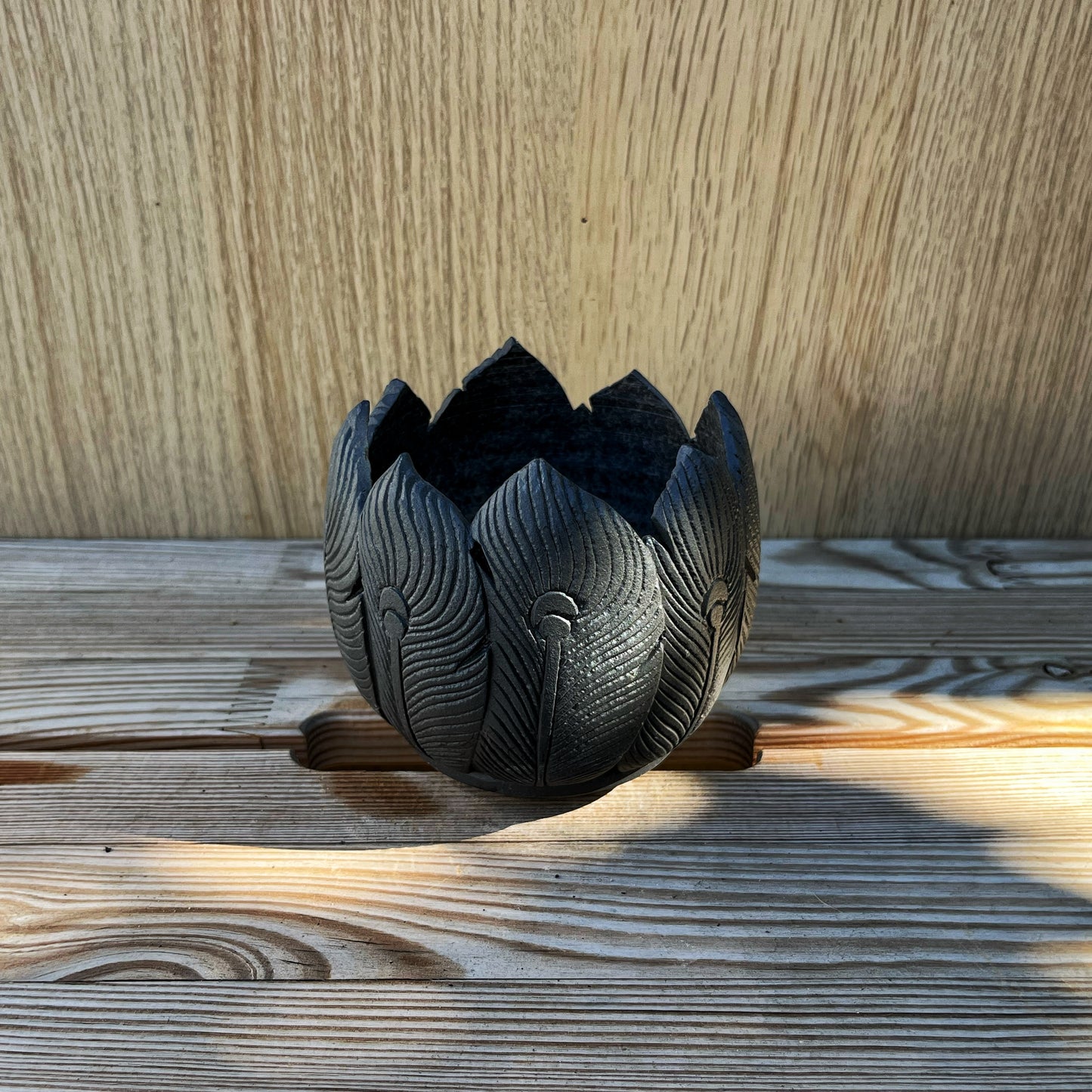 3.75"W x 3.75"H Leafy Noir